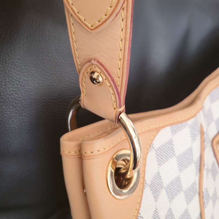 ガリエラ（ブランドバッグ）の商品画像 - 査定依頼日：2022年8月18日 - 最高査定価格：120,000円