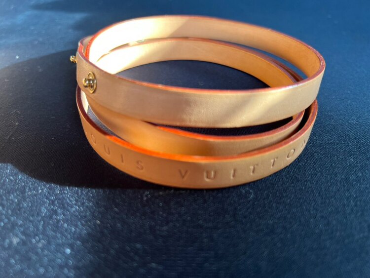 フロランティーヌ（ブランド財布・小物）の商品画像 - 査定依頼日：2025年4月27日 - 最高査定価格：35,000円