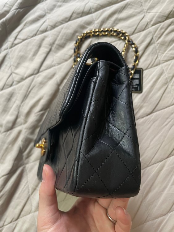  ダブルフラップ チェーン ショルダーバッグ（ブランドバッグ）の商品画像 - 査定依頼日：2022年9月11日 - 最高査定価格：350,000円