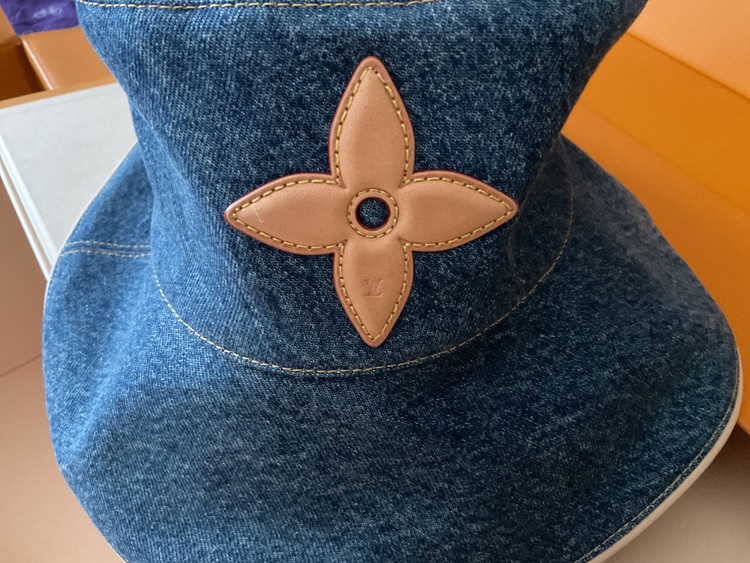 M7154M  バケットハット　（ブランド財布・小物）の商品画像 - 査定依頼日：2025年8月17日 - 最高査定価格：45,000円