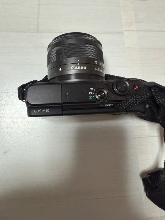 EOS M10（カメラ）の商品画像 - 査定依頼日：2026年5月15日 - 最高査定価格：28,000円