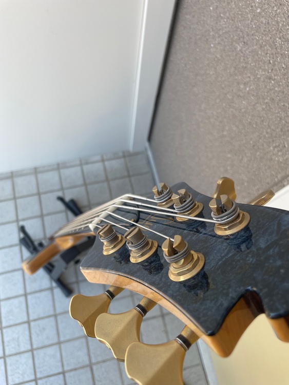 SUGI 6弦ベース（ピアノ・楽器・PA機材）の商品画像 - 査定依頼日：2026年10月5日 - 最高査定価格：300,000円