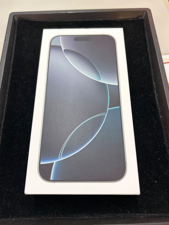 iPhone 16 Pro Max 256GB SIMフリー（スマホ）の商品画像 - 査定依頼日：2025年9月15日 - 最高査定価格：159,000円