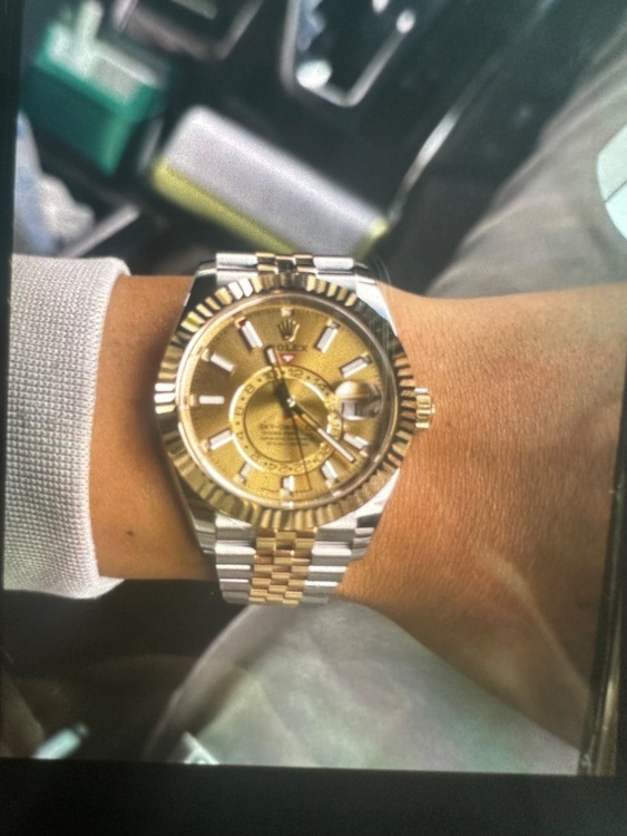ロレックス スカイドゥエラー 33693（高級時計）の商品画像 - 査定依頼日：2025年10月6日 - 最高査定価格：3,050,000円