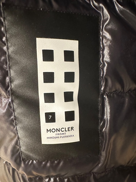 MONCLER モンクレール ダウンジャケット/7 MONCLER FRGMT （古着・ファッション）の商品画像 - 査定依頼日：2026年4月23日 - 最高査定価格：60,000円
