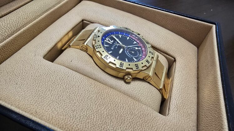 ディアゴノ プロフェッショナル（高級時計）の商品画像 - 査定依頼日：2025年9月30日 - 最高査定価格：3,000,000円