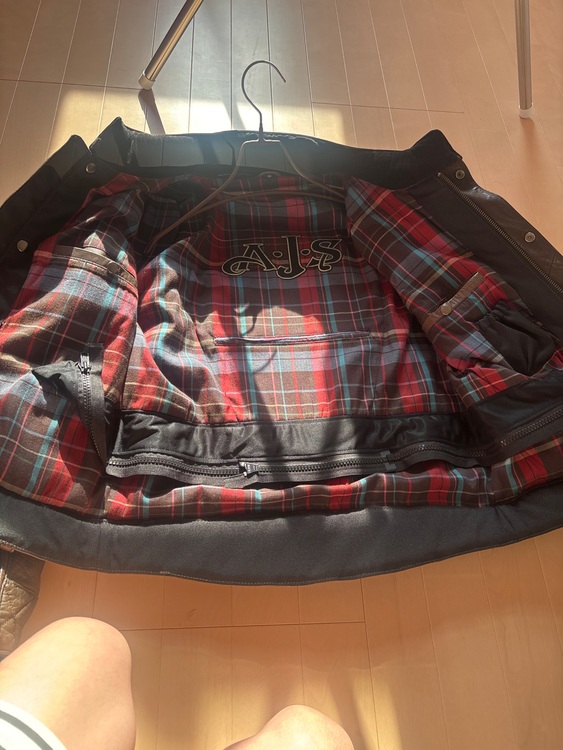 AJS バイク　ジャケット（古着・ファッション）の商品画像 - 査定依頼日：2025年8月23日 - 最高査定価格：2,000円