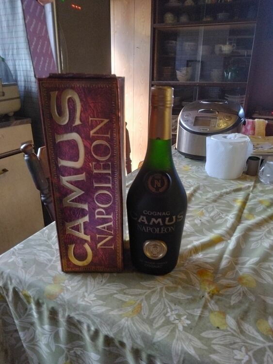 ブランデー カミュ （お酒）の商品画像 - 査定依頼日：2025年10月8日 - 最高査定価格：1,000円