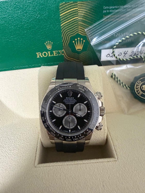 ロレックス デイトナ 126519Ln（高級時計）の商品画像 - 査定依頼日：2025年10月11日 - 最高査定価格：6,550,000円