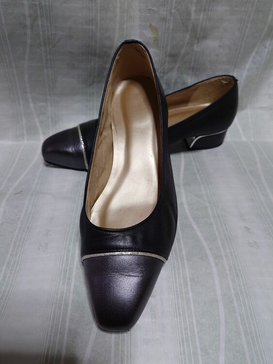 ローヒールパンプス 24.0EEE ヒール2.5センチ（古着・ファッション）の商品画像 - 査定依頼日：2025年10月23日 - 最高査定価格：2,000円