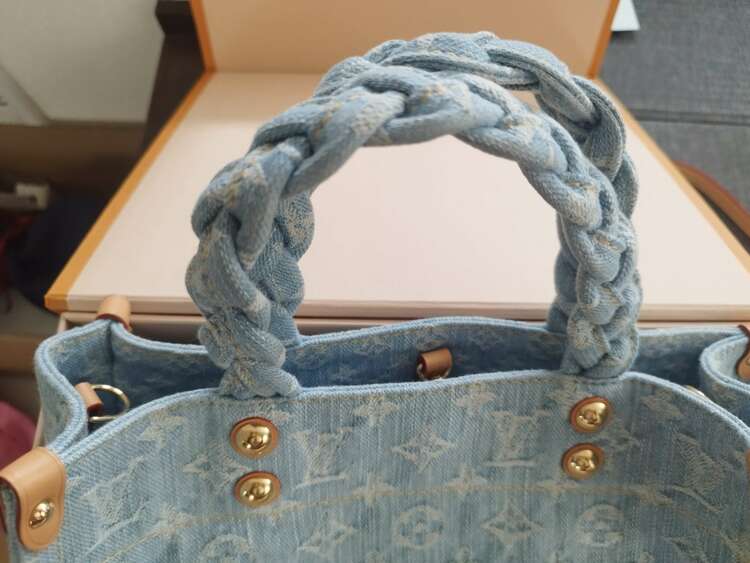 ルイヴィトン モノグラム （ブランドバッグ）の商品画像 - 査定依頼日：2025年5月22日 - 最高査定価格：300,000円