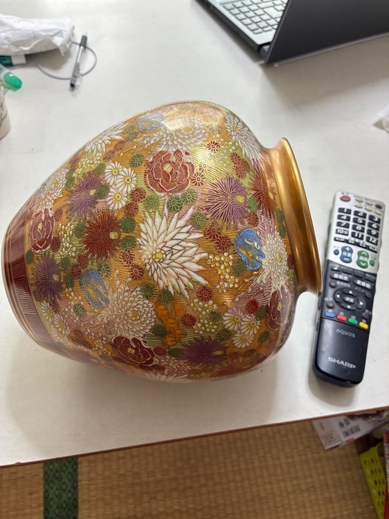 花瓶（美術品・骨董品）の商品画像 - 査定依頼日：2026年8月14日 - 最高査定価格：3,000円