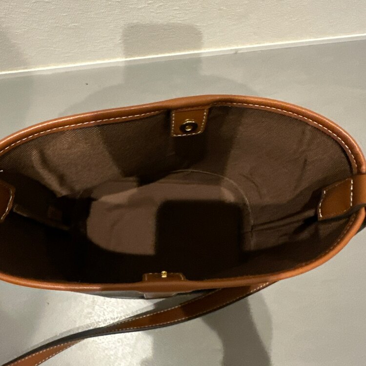 トリオンフ　スモールバケット　ショルダーバッグ（ブランドバッグ）の商品画像 - 査定依頼日：2025年5月30日 - 最高査定価格：130,000円