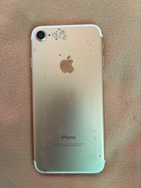 iPhone iPhone7 32GB SIMフリー（スマホ）の商品画像 - 査定依頼日：2026年9月22日 - 最高査定価格：500円