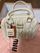 ミュウミュウ  （ブランドバッグ）の商品画像 - 査定依頼日：2025年6月17日 - 最高査定価格：100,000円