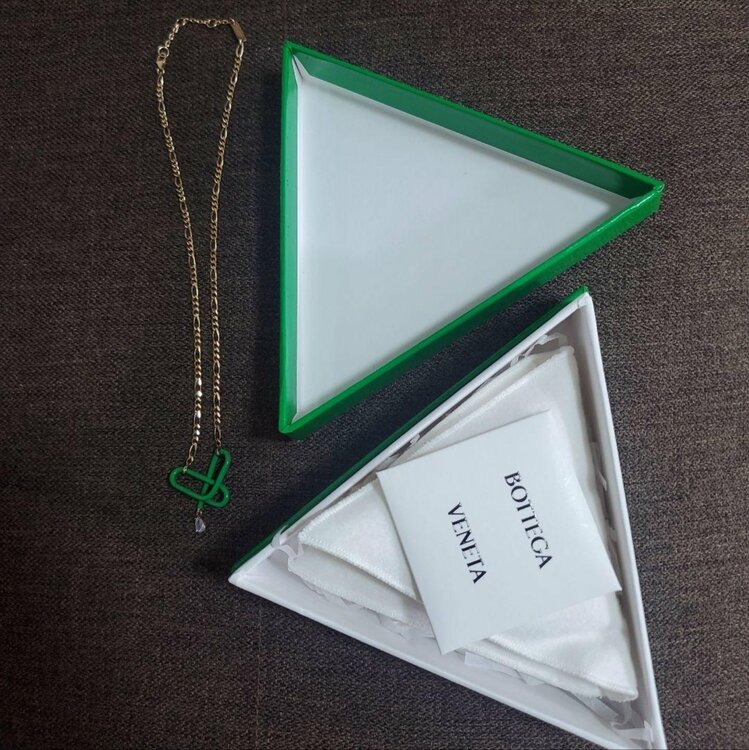 ボッテガヴェネタ　ネックレス（ブランド財布・小物）の商品画像 - 査定依頼日：2025年12月14日 - 最高査定価格：20,000円