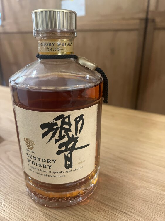 ウイスキー サントリー響 （お酒）の商品画像 - 査定依頼日：2025年3月24日 - 最高査定価格：30,000円