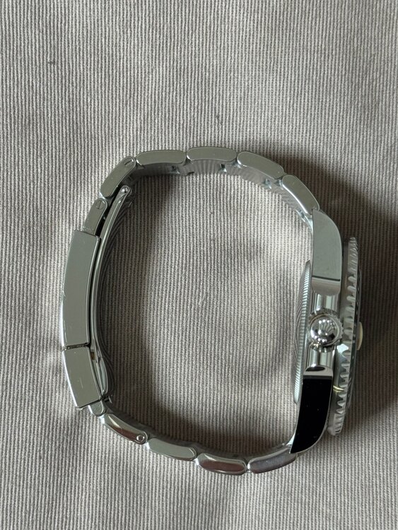 ロレックス GMTマスター （高級時計）の商品画像 - 査定依頼日：2025年2月19日 - 最高査定価格：2,400,000円