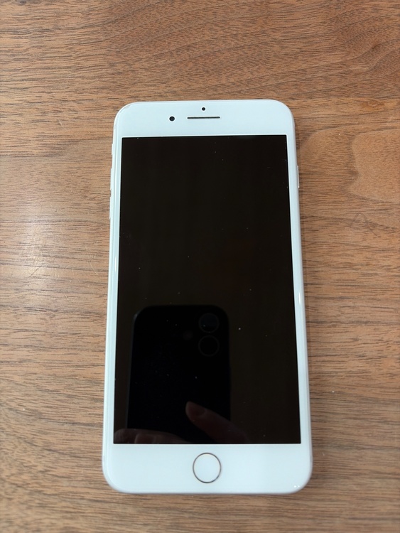 iPhone8Plus（スマホ）の商品画像 - 査定依頼日：2026年3月24日 - 最高査定価格：8,000円