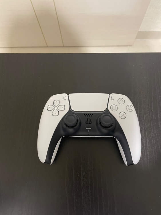 PlayStation5 cfl-1200a01（ゲーム機本体・ゲームソフト）の商品画像 - 査定依頼日：2025年10月12日 - 最高査定価格：37,000円