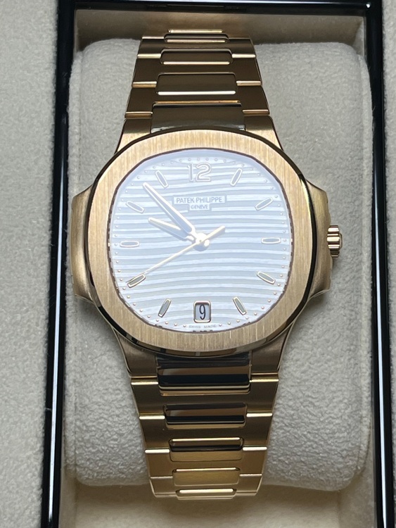 パテックフィリップ ノーチラス 7118／１Ｒ-00（高級時計）の商品画像 - 査定依頼日：2025年10月3日 - 最高査定価格：14,000,000円