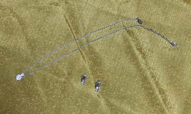 SWAROVSKI ネックレス＆ピアスセット（古着・ファッション）の商品画像 - 査定依頼日：2025年4月14日 - 最高査定価格：4,000円