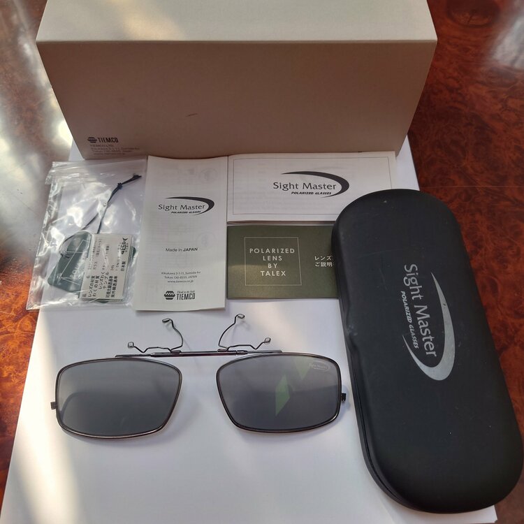 クリップオンサングラスとオーバーサングラス（釣具）の商品画像 - 査定依頼日：2026年3月30日 - 最高査定価格：2,000円