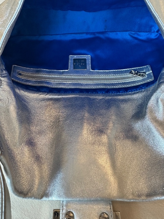 FENDI Baguette Bag（ブランドバッグ）の商品画像 - 査定依頼日：2026年8月22日 - 最高査定価格：450,000円