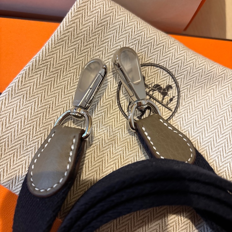 エブリンアマゾーヌtpm16 エトゥープ（ブランドバッグ）の商品画像 - 査定依頼日：2025年7月19日 - 最高査定価格：370,000円