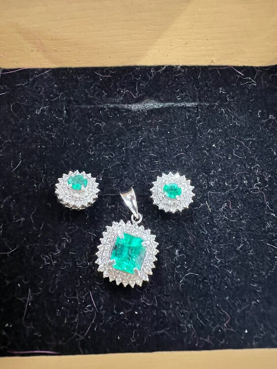 K18 サファイア、ダイヤ（宝石）の商品画像 - 査定依頼日：2025年3月24日 - 最高査定価格：35,000円