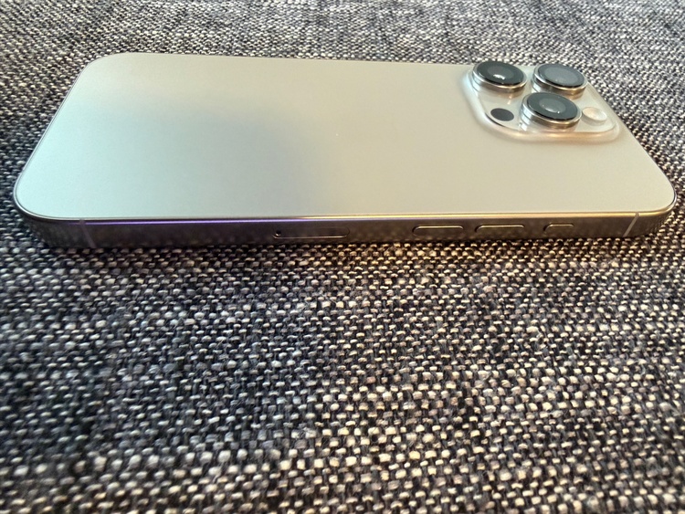 iPhone iPhone 16 Pro 128GB SIMフリー（スマホ）の商品画像 - 査定依頼日：2026年9月23日 - 最高査定価格：114,500円