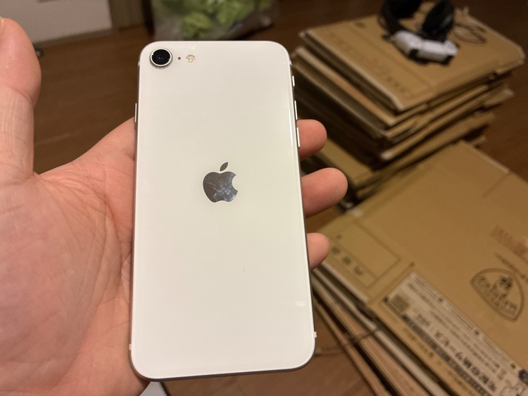 iPhone SE（スマホ）の商品画像 - 査定依頼日：2025年11月1日 - 最高査定価格：12,000円