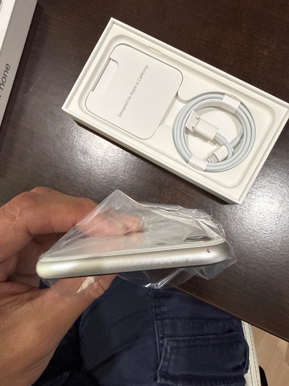 iphone se（スマホ）の商品画像 - 査定依頼日：2026年10月7日 - 最高査定価格：9,000円
