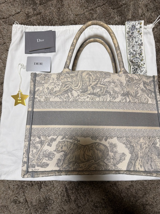 ブックトート（ブランドバッグ）の商品画像 - 査定依頼日：2025年12月22日 - 最高査定価格：100,000円