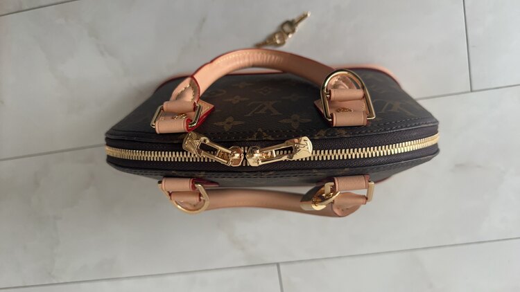 ルイヴィトン アルマ （ブランドバッグ）の商品画像 - 査定依頼日：2025年4月17日 - 最高査定価格：200,000円