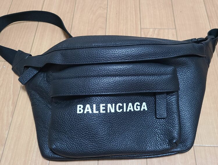 バレンシアガ  （ブランドバッグ）の商品画像 - 査定依頼日：2025年10月19日 - 最高査定価格：65,000円