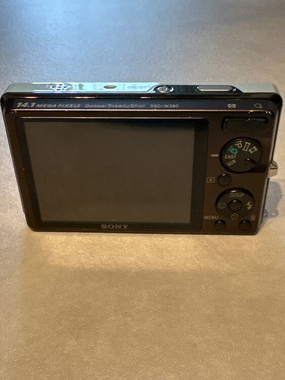 SONY Cyber-shot DSC-W380（カメラ）の商品画像 - 査定依頼日：2025年5月31日 - 最高査定価格：500円