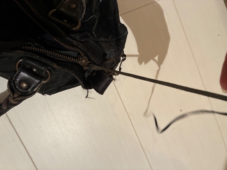 バレンシアガ  （ブランドバッグ）の商品画像 - 査定依頼日：2025年9月22日 - 最高査定価格：30,000円