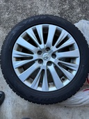 トヨタ　アルファード　 ２４０Ｓ タイプゴールドⅡ　スタッドレス4本（カー用品）の商品画像 - 査定依頼日：2025年12月1日 - 最高査定価格：33,000円