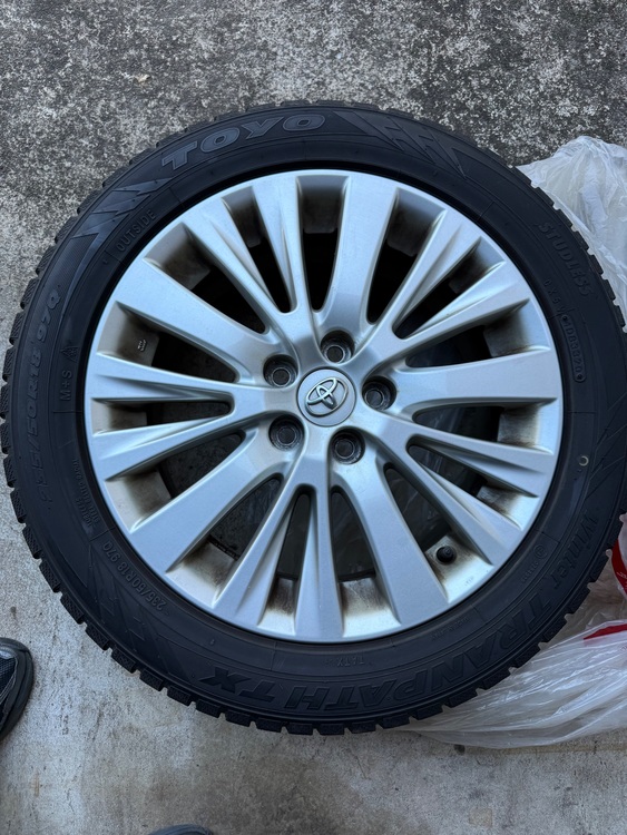 トヨタ　アルファード　 ２４０Ｓ タイプゴールドⅡ　スタッドレス4本（カー用品）の商品画像 - 査定依頼日：2025年12月1日 - 最高査定価格：33,000円