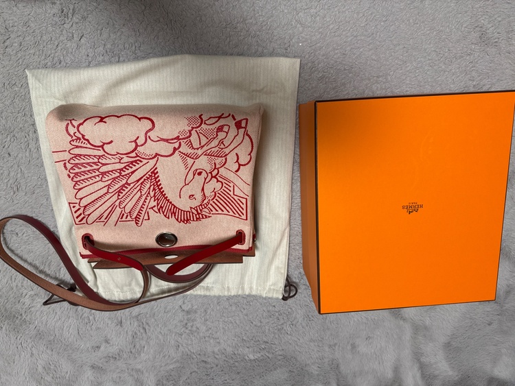 HERMES エルメス エールバッグジップ31 ペガサスポップ シルバー金具 ハ（ブランドバッグ）の商品画像 - 査定依頼日：2026年6月25日 - 最高査定価格：410,000円