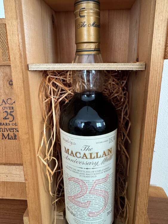 マッカラン 25周年 木箱（お酒）の商品画像 - 査定依頼日：2025年1月11日 - 最高査定価格：350,000円