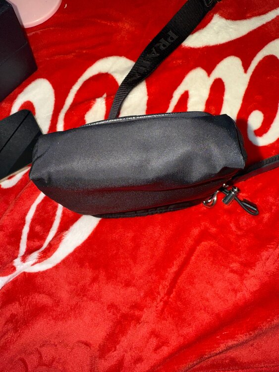 Re-Nylon スマートフォンケース（ブランドバッグ）の商品画像 - 査定依頼日：2025年3月17日 - 最高査定価格：100,000円