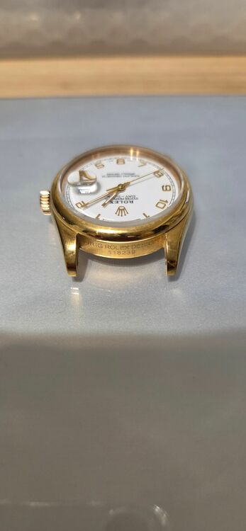 ロレックス デイデイト 11（高級時計）の商品画像 - 査定依頼日：2025年8月15日 - 最高査定価格：3,000,000円