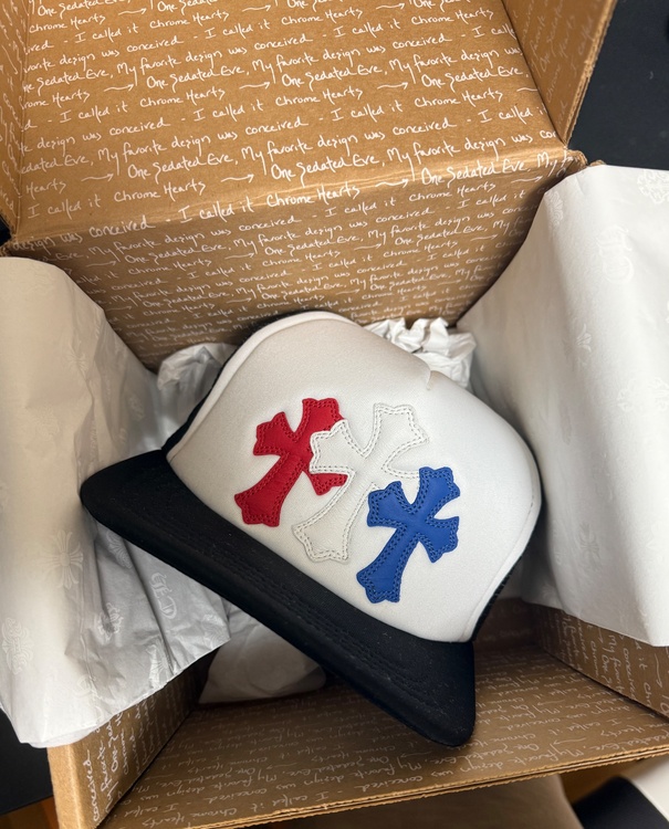 CHROME HEARTS オンライン限定 クロスパッチ トラッカーキャップ（古着・ファッション）の商品画像 - 査定依頼日：2025年12月14日 - 最高査定価格：65,000円