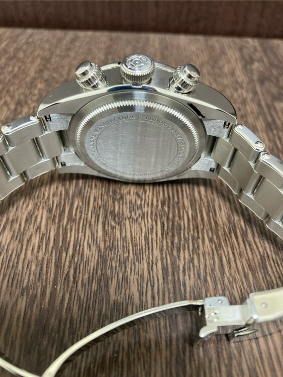 ブラックベイクロノ　白文字盤（高級時計）の商品画像 - 査定依頼日：2025年5月3日 - 最高査定価格：550,000円