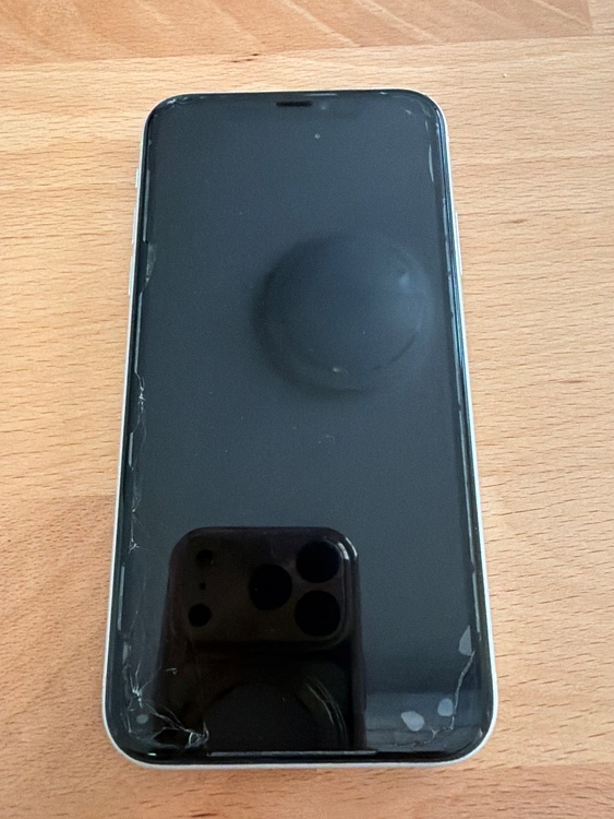 iPhone Xr （スマホ）の商品画像 - 査定依頼日：2026年5月6日 - 最高査定価格：12,000円