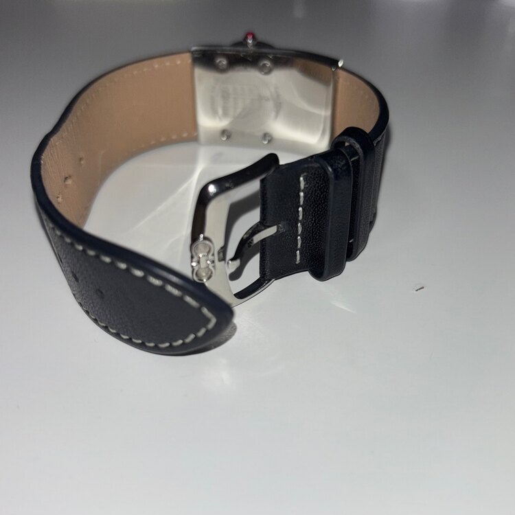 フェラガモ レディース　ガンチーニホリゾンタル　クォーツ　レザー　ホワイトブラッ（高級時計）の商品画像 - 査定依頼日：2025年2月15日 - 最高査定価格：25,000円