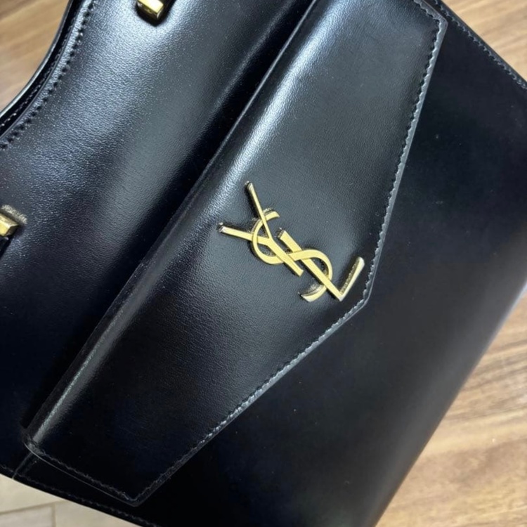 イブサンローラン  （ブランドバッグ）の商品画像 - 査定依頼日：2026年2月24日 - 最高査定価格：155,000円