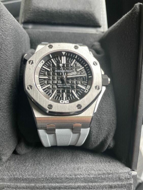 オーデマピゲ ロイヤルオークオフショア （高級時計）の商品画像 - 査定依頼日：2025年7月4日 - 最高査定価格：2,500,000円